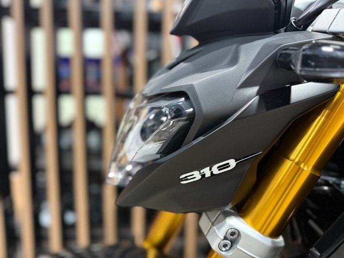 2026 BMW Motorrad G 310 R COSMIC BLACK