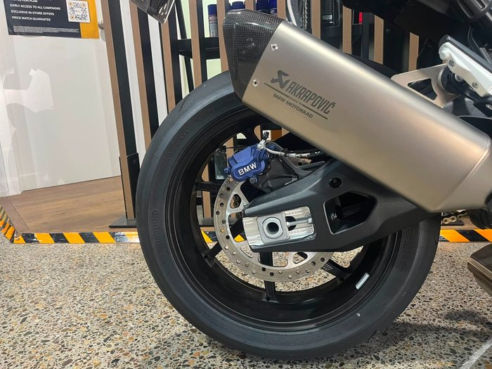 2026 BMW Motorrad M 1000 XR GREEN