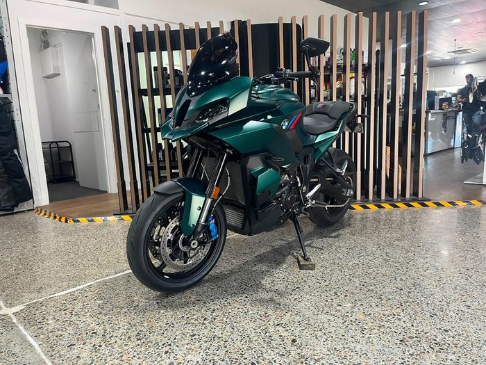 2026 BMW Motorrad M 1000 XR GREEN