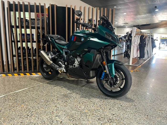 2026 BMW Motorrad M 1000 XR GREEN