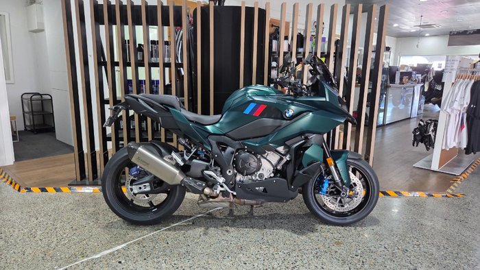 2026 BMW Motorrad M 1000 XR GREEN