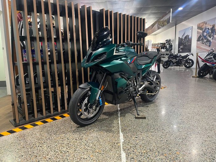 2026 BMW Motorrad M 1000 XR GREEN