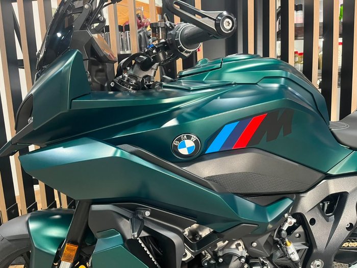 2026 BMW Motorrad M 1000 XR GREEN