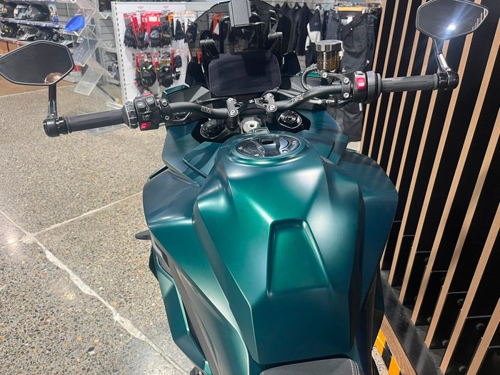 2026 BMW Motorrad M 1000 XR GREEN