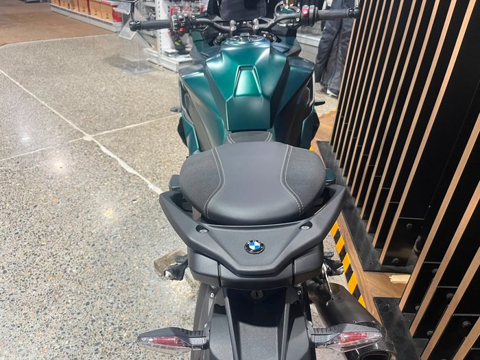 2026 BMW Motorrad M 1000 XR GREEN