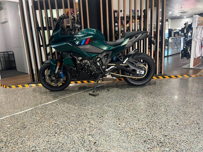 2026 BMW Motorrad M 1000 XR GREEN