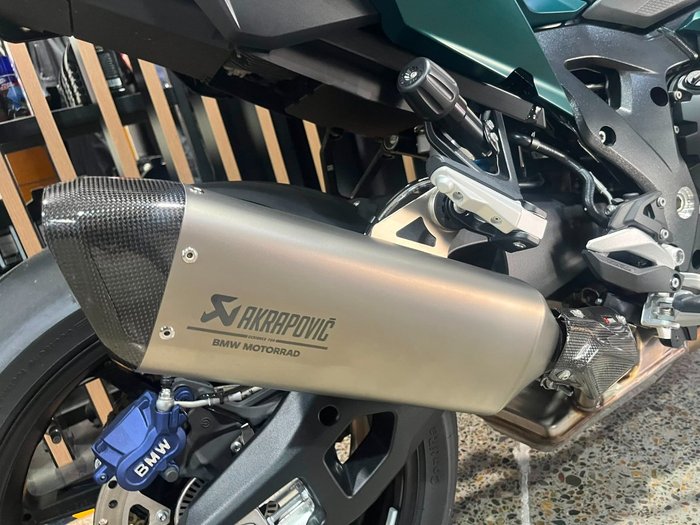 2026 BMW Motorrad M 1000 XR GREEN