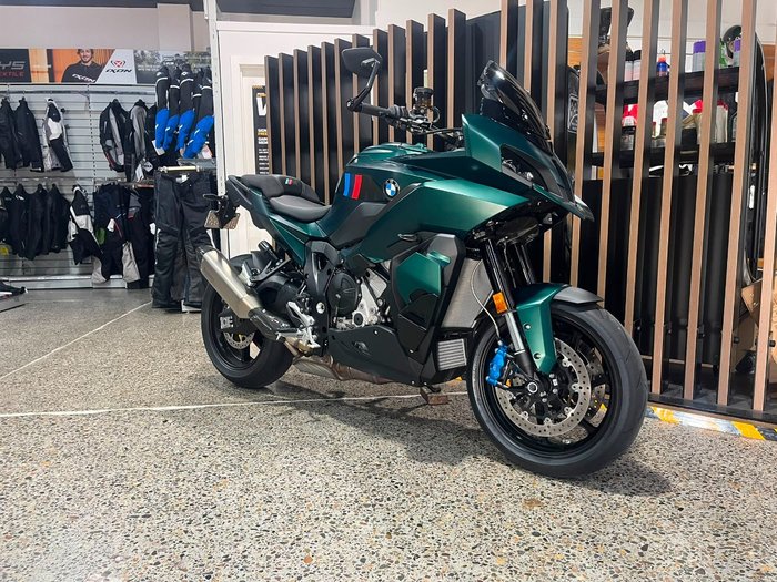 2026 BMW Motorrad M 1000 XR GREEN