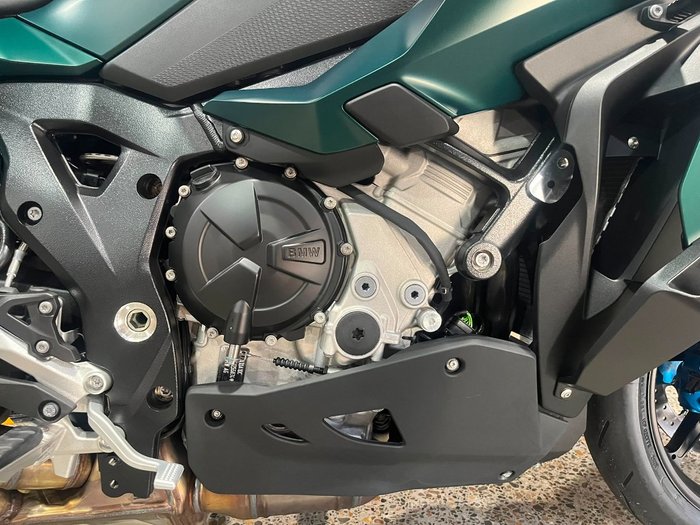 2026 BMW Motorrad M 1000 XR GREEN