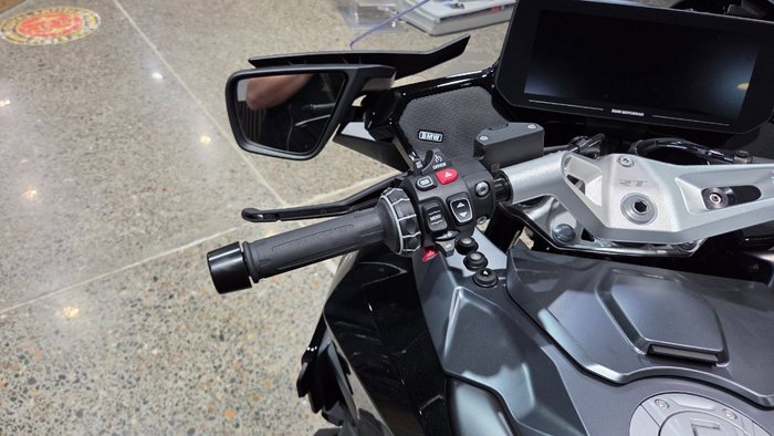 2026 BMW Motorrad 2026 BMW 1300CC R 1300 RT Impulse Black