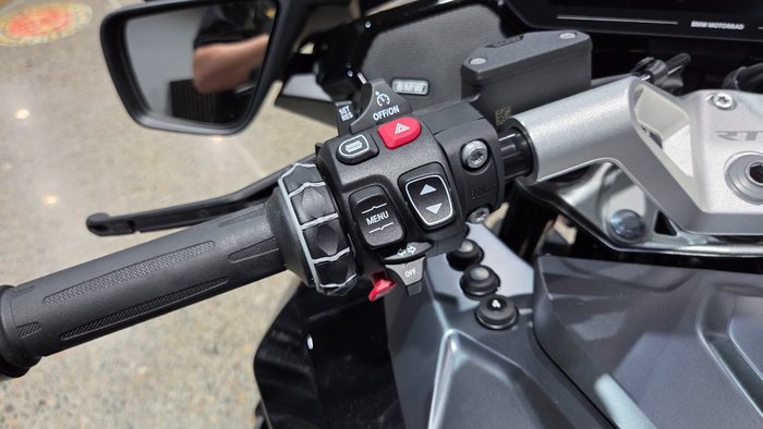 2026 BMW Motorrad 2026 BMW 1300CC R 1300 RT Impulse Black