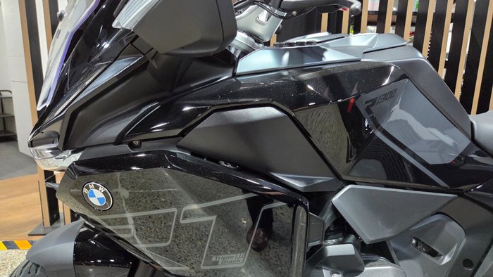 2026 BMW Motorrad 2026 BMW 1300CC R 1300 RT Impulse Black