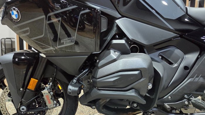 2026 BMW Motorrad 2026 BMW 1300CC R 1300 RT Impulse Black
