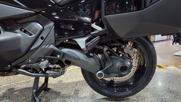2026 BMW Motorrad 2026 BMW 1300CC R 1300 RT Impulse Black