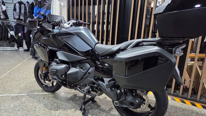 2026 BMW Motorrad 2026 BMW 1300CC R 1300 RT Impulse Black