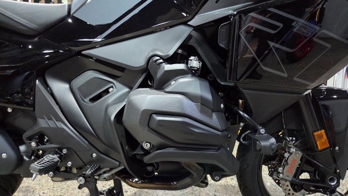 2026 BMW Motorrad 2026 BMW 1300CC R 1300 RT Impulse Black