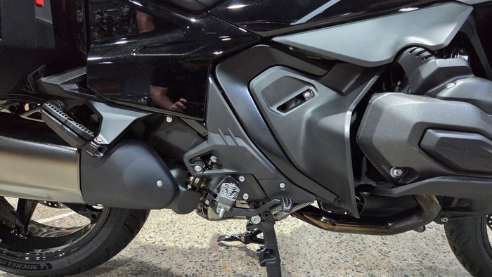 2026 BMW Motorrad 2026 BMW 1300CC R 1300 RT Impulse Black