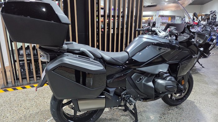 2026 BMW Motorrad 2026 BMW 1300CC R 1300 RT Impulse Black