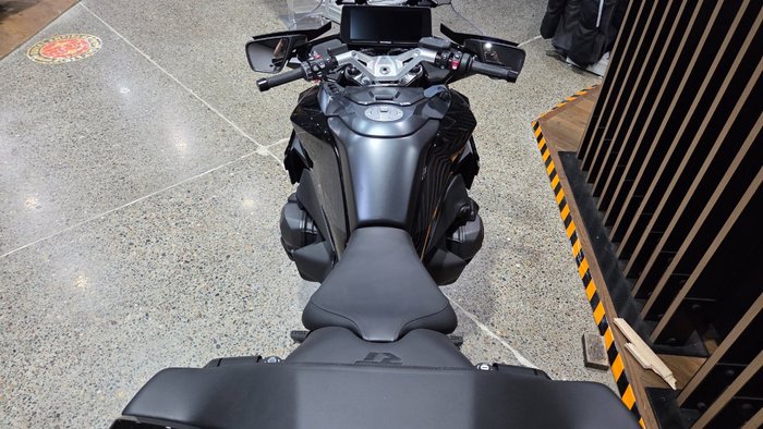 2026 BMW Motorrad 2026 BMW 1300CC R 1300 RT Impulse Black