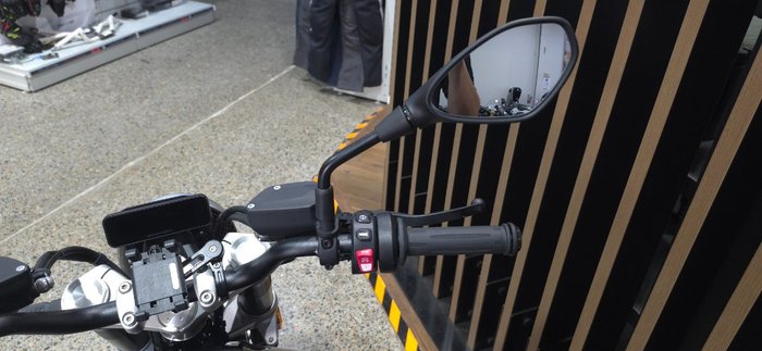 2025 BMW Motorrad R 12 Black