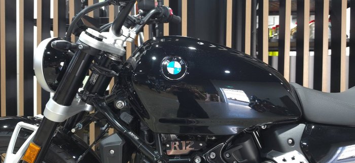 2025 BMW Motorrad R 12 Black