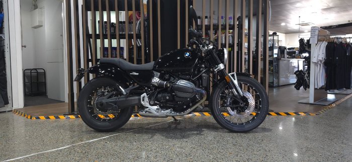 2025 BMW Motorrad R 12 Black