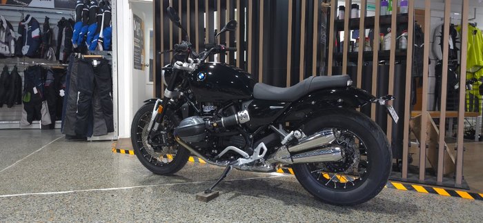 2025 BMW Motorrad R 12 Black
