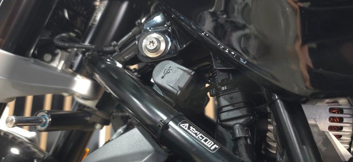 2025 BMW Motorrad R 12 Black