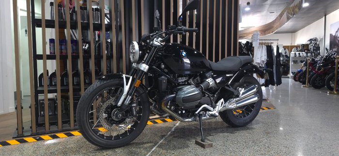 2025 BMW Motorrad R 12 Black