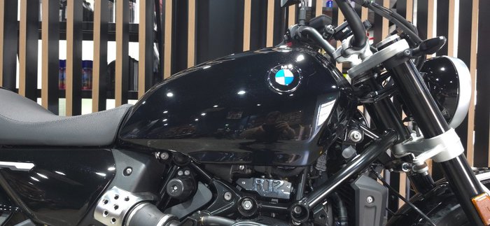 2025 BMW Motorrad R 12 Black