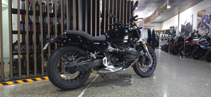 2025 BMW Motorrad R 12 Black