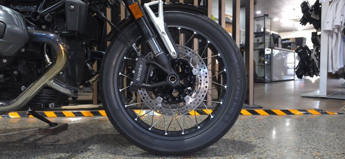 2025 BMW Motorrad R 12 Black