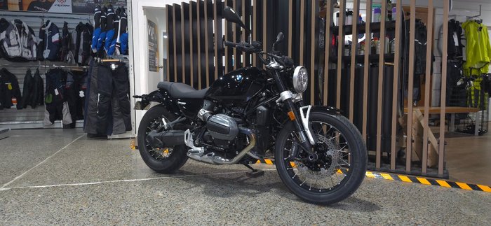 2025 BMW Motorrad R 12 Black