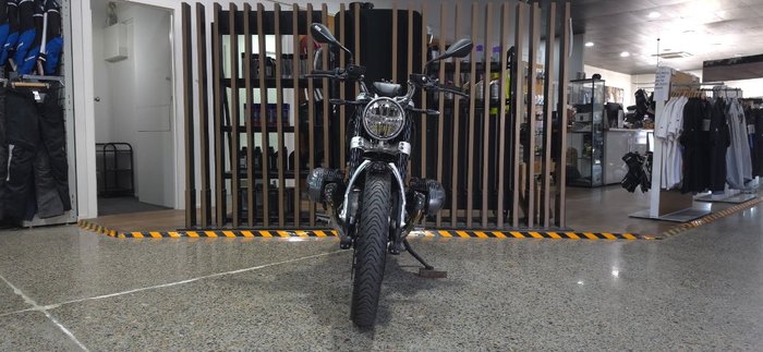 2025 BMW Motorrad R 12 Black