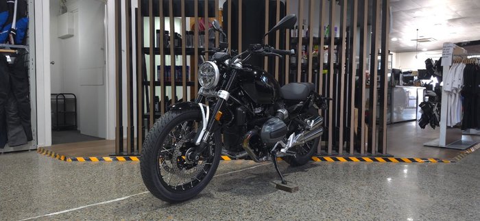 2025 BMW Motorrad R 12 Black