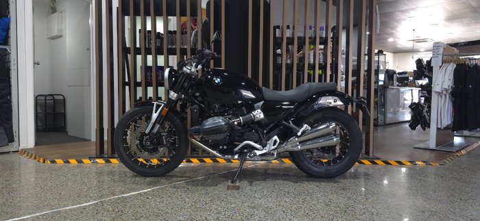 2025 BMW Motorrad R 12 Black