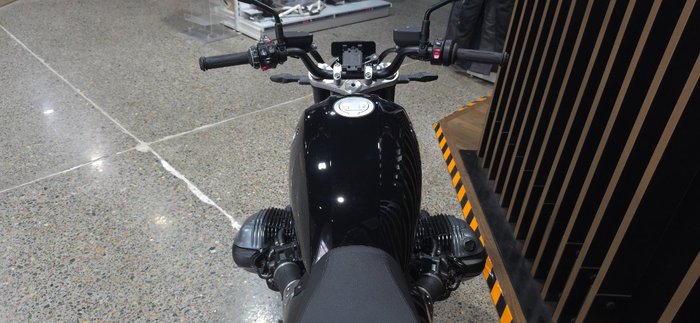2025 BMW Motorrad R 12 Black