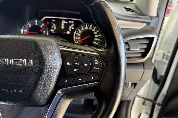 2022 Isuzu MU-X LS-T