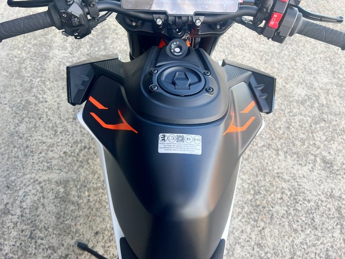 2026 Ktm 990 DUKE R ORANGE
