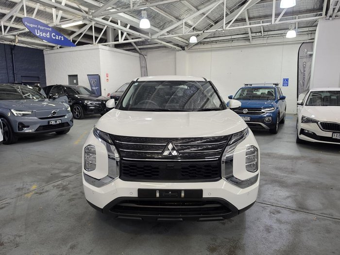 2023 Mitsubishi Outlander ES