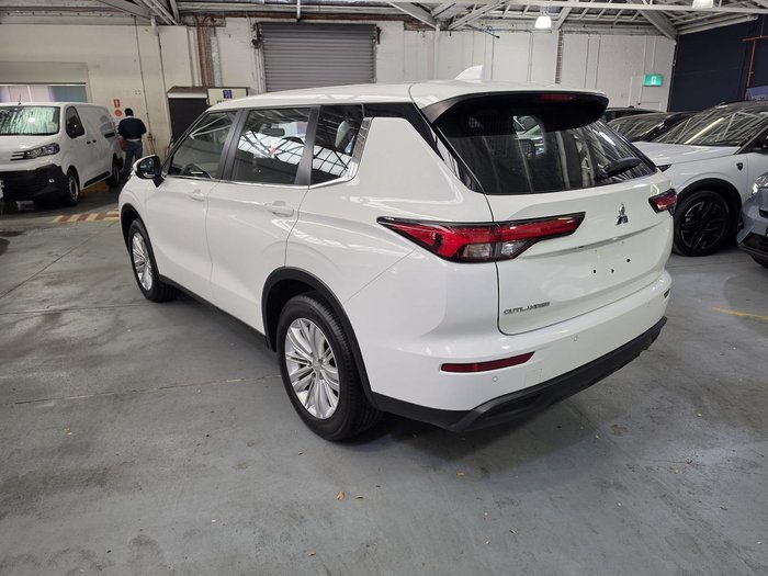 2023 Mitsubishi Outlander ES