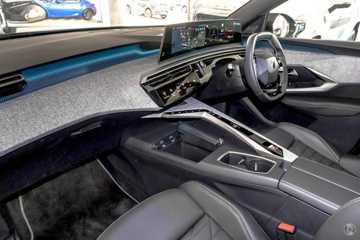 2025 Peugeot 5008