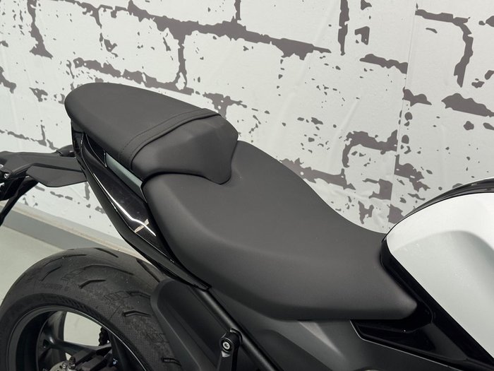2024 Triumph Daytona 660 LAMS Daytona White