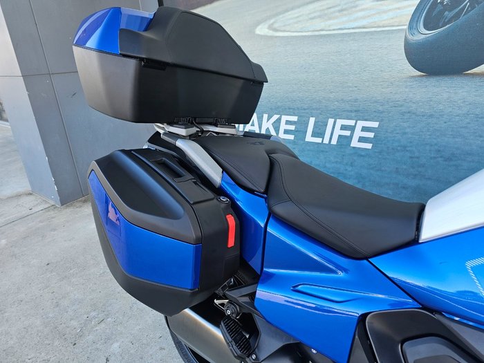 2026 BMW Motorrad R 1300 RT IMPULSE Racing Blue Metallic