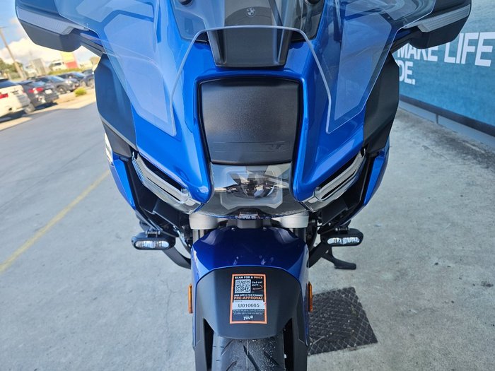 2026 BMW Motorrad R 1300 RT IMPULSE Racing Blue Metallic