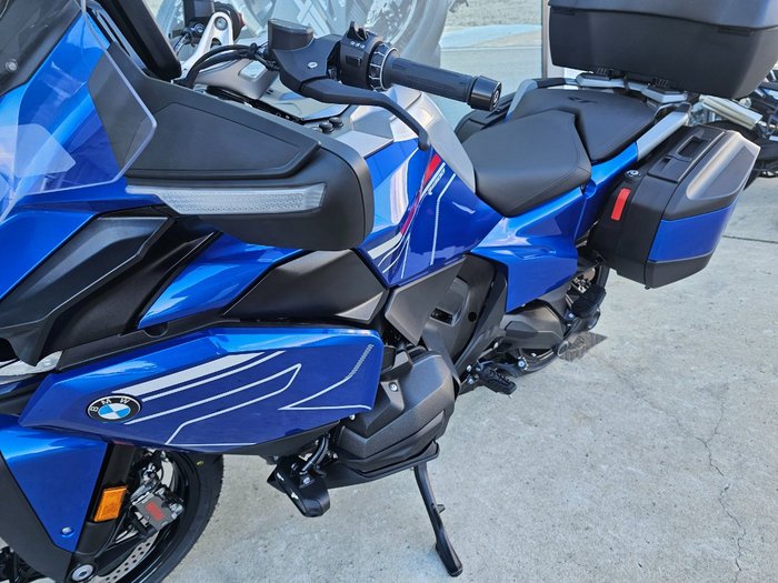 2026 BMW Motorrad R 1300 RT IMPULSE Racing Blue Metallic