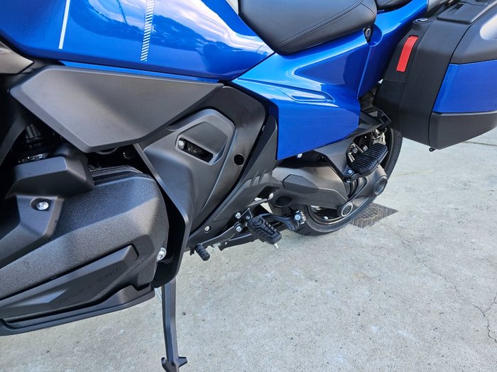 2026 BMW Motorrad R 1300 RT IMPULSE Racing Blue Metallic