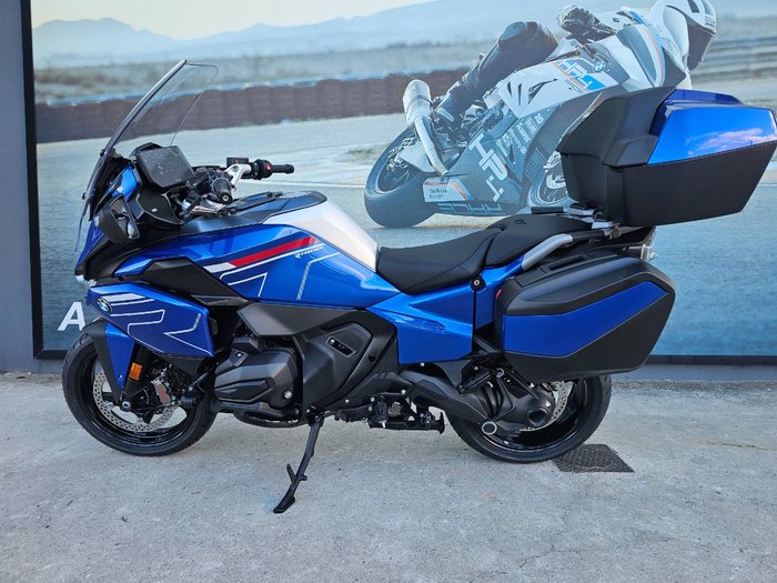 2026 BMW Motorrad R 1300 RT IMPULSE Racing Blue Metallic