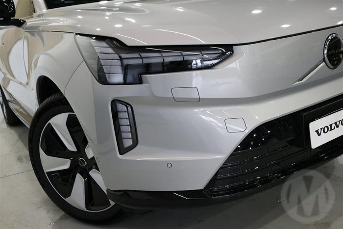 2025 Volvo EX90 Plus Twin Motor