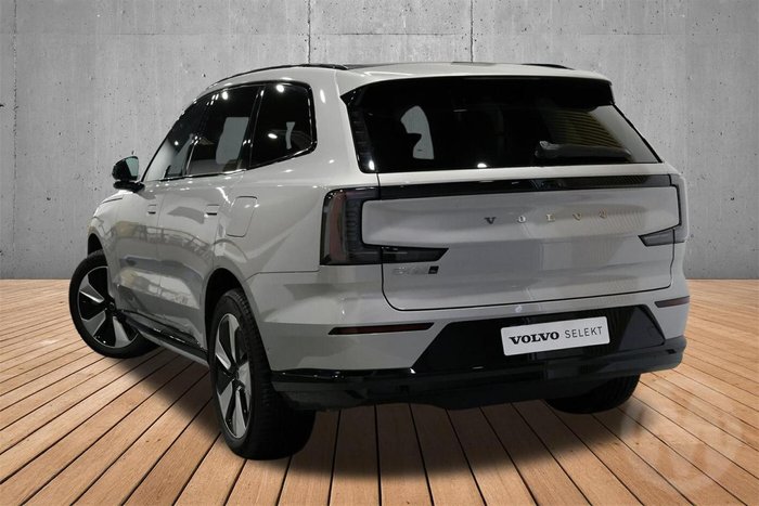 2025 Volvo EX90 Plus Twin Motor